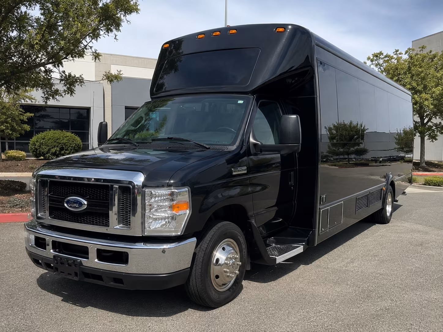 25 Passenger Party Bus