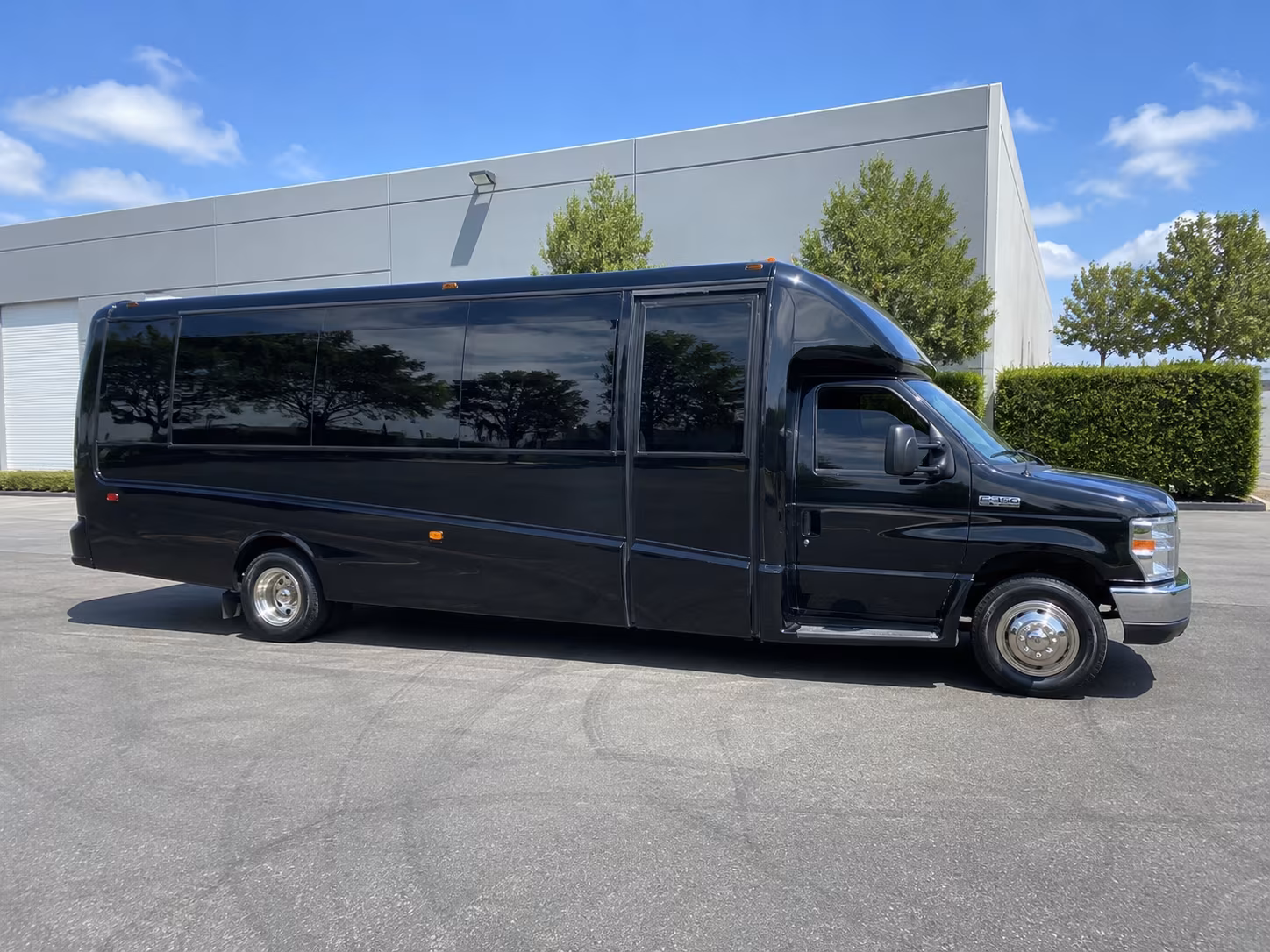 Leander Winery Tour & Pub Crawl Transportation