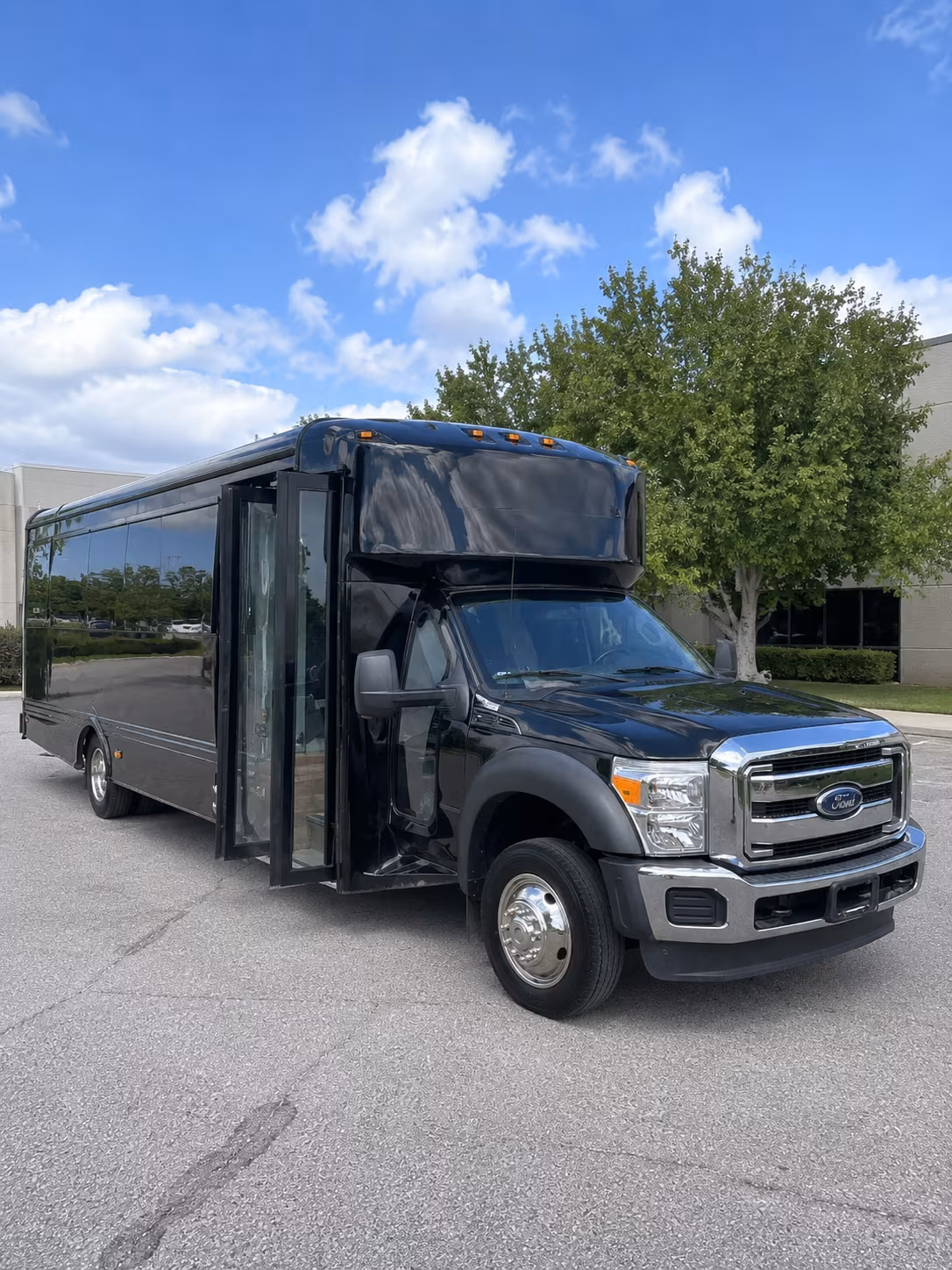 Round Rock Birthday, Sweet 16, & Quinceañera Transportation party bus exterior